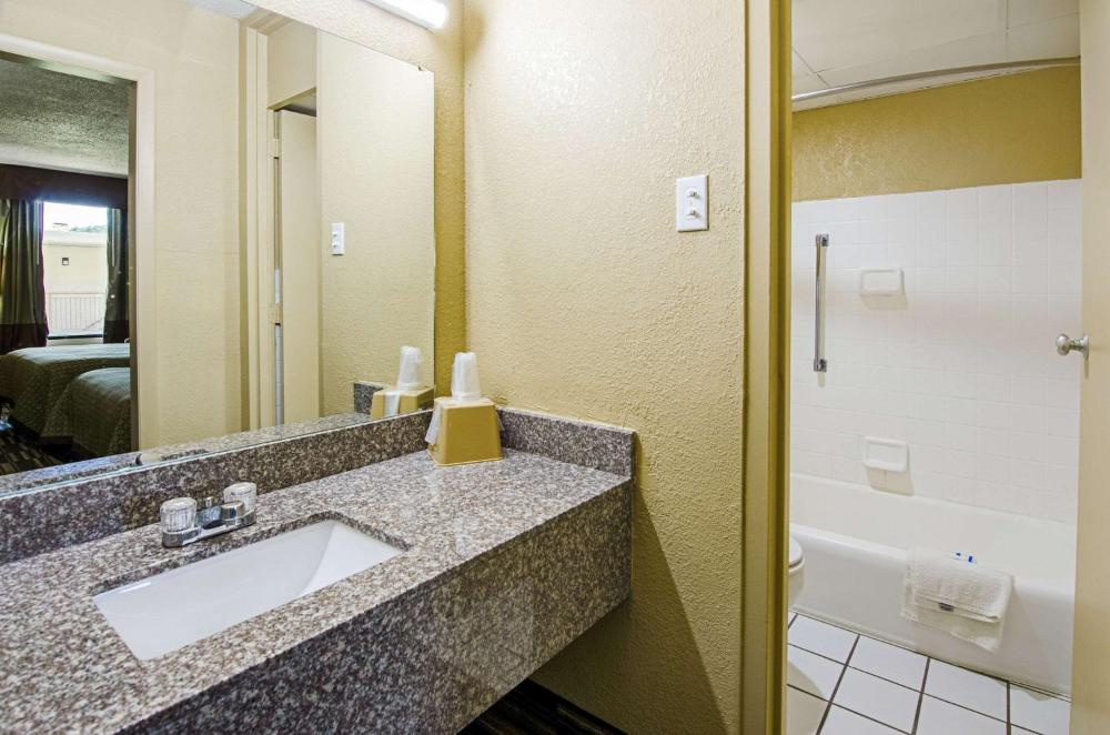 Double Room with Two Double Beds - Smoking interior